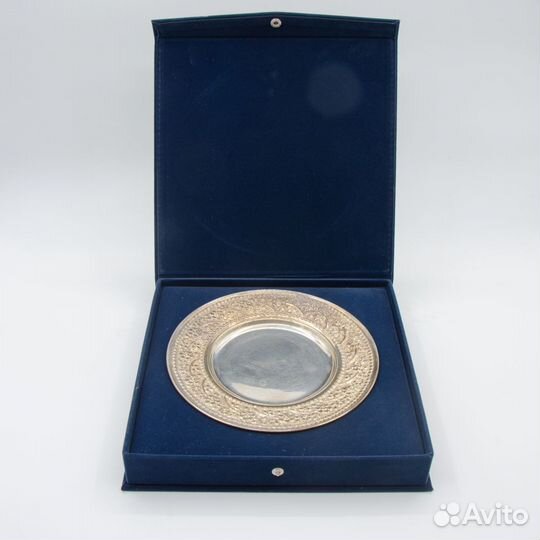 Тарелка декоративная из серебра Levon Keoshgerian