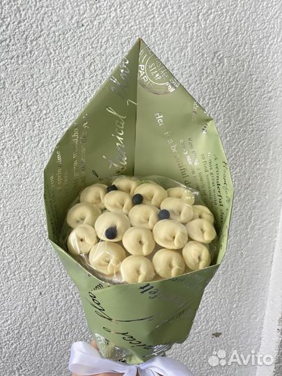 Букет из школадных пельменей