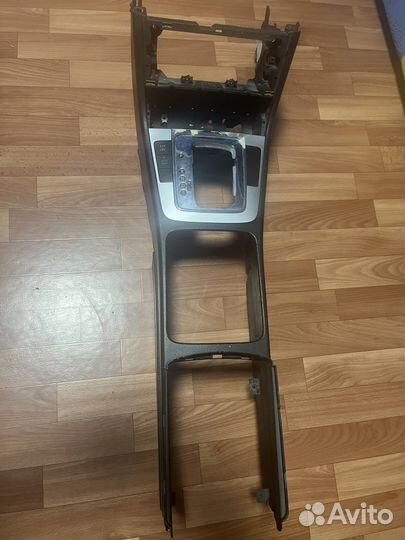 Центральная консоль с подлокотником VW Passat