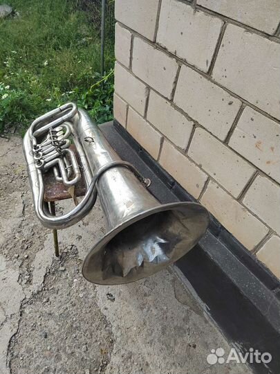 Музыкальные инструменты. Туба