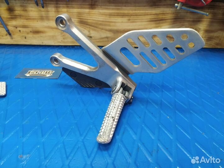 Кронштейны подножек водителя Yamaha YZF-R6 R6 2008