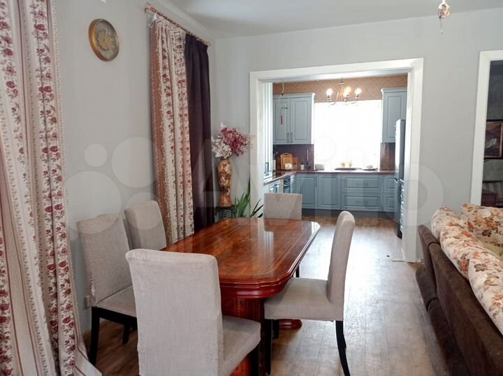 Коттедж 200 м² на участке 10 сот.