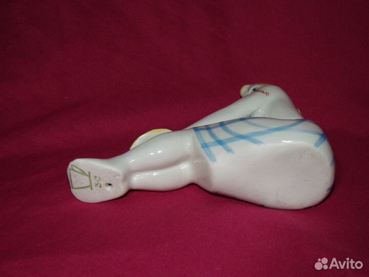 Фарфоровая статуэтка девушка с подсолнухом СССР