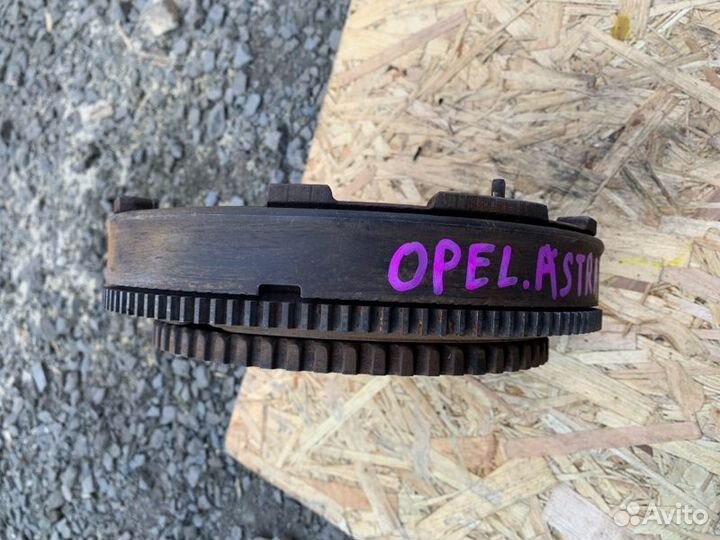 Маховик Opel Astra L35 Z13DTH 2008