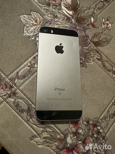 iPhone SE, 32 ГБ