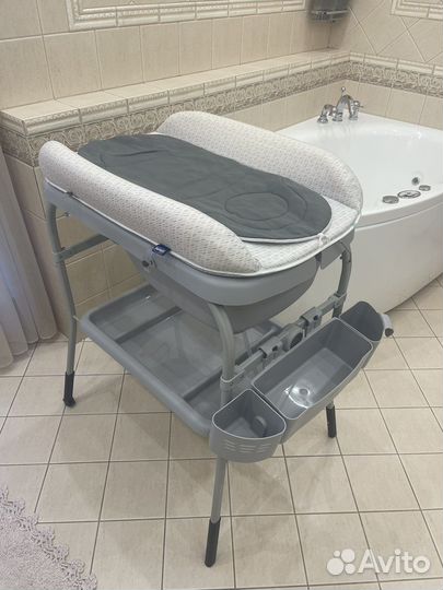 Пеленальный столик с ванночкой chicco