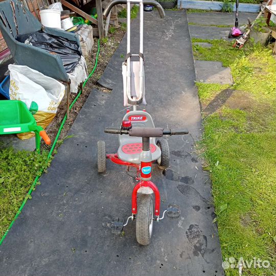 Детский велосипед с ручкой