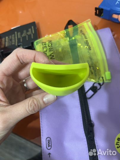 Очиститель для кистей золотое яблоко + косметичка