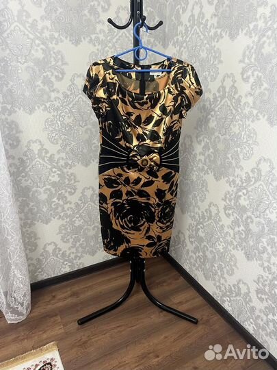 Костюмы, платья