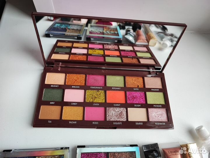 Палетка Revolution