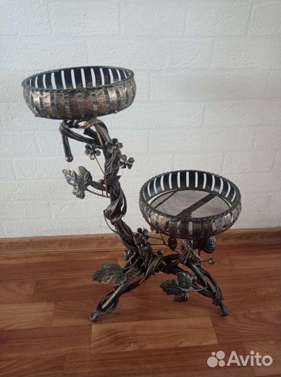 Кованая подставка кашпо для цветов