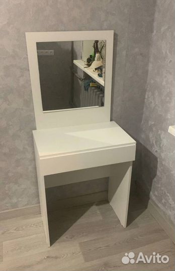 Туалетный столик с зеркалом новый