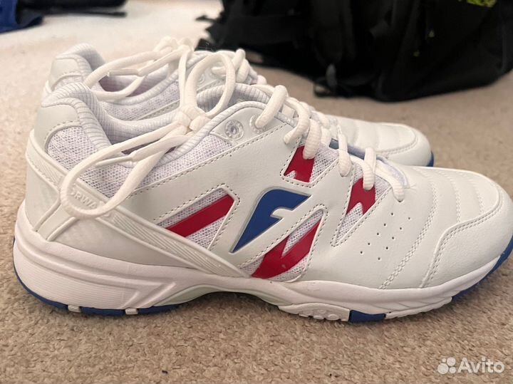 Кроссовки форвард