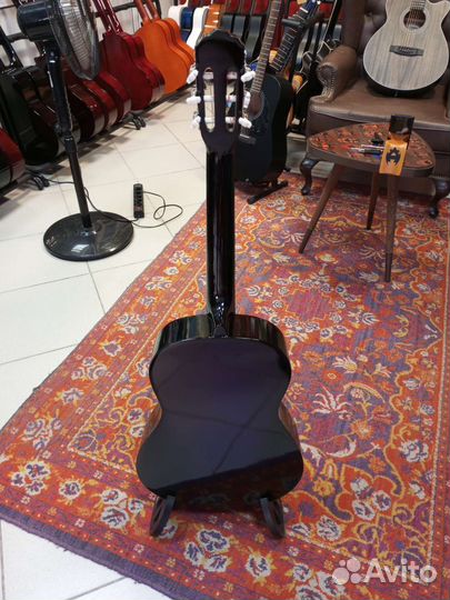 Гитара классическая черная новая