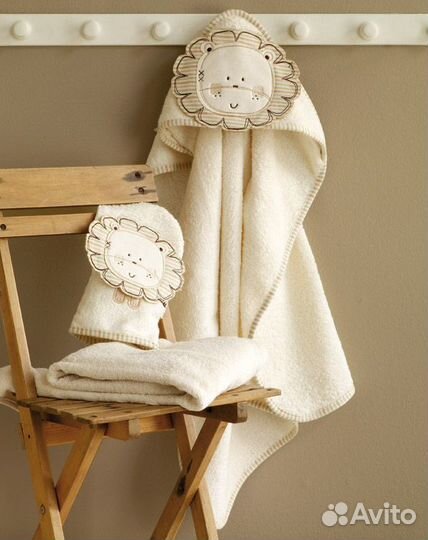 Полотенце с капюшоном и варежка для мытья