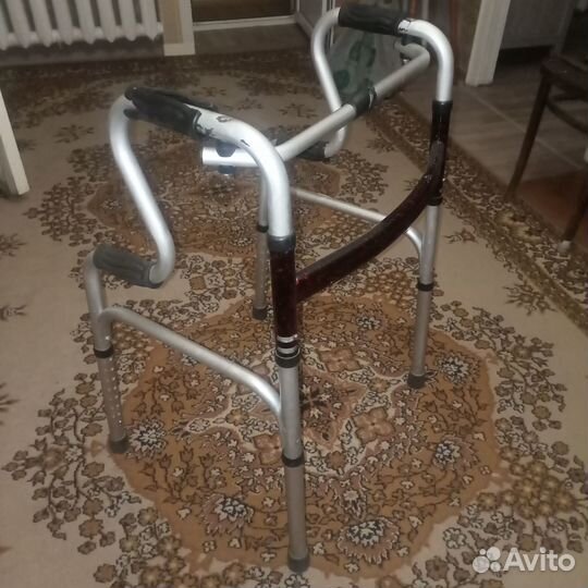 Ходунки для взрослых шагающие