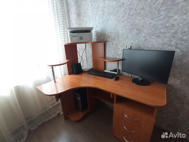 Компьютерный стол