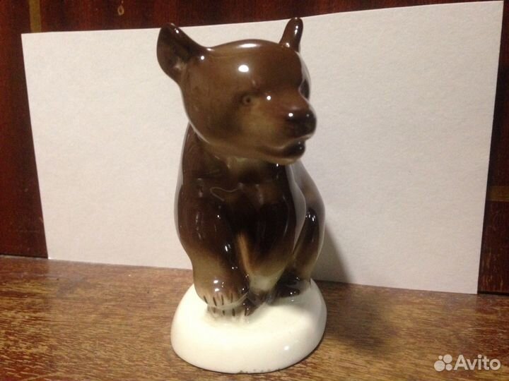 Фарфоровая статуэтка Медведь