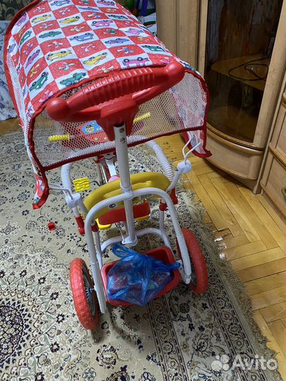 Детский велосипед с ручкой