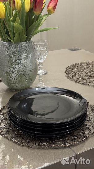 Тарелки черные IKEA