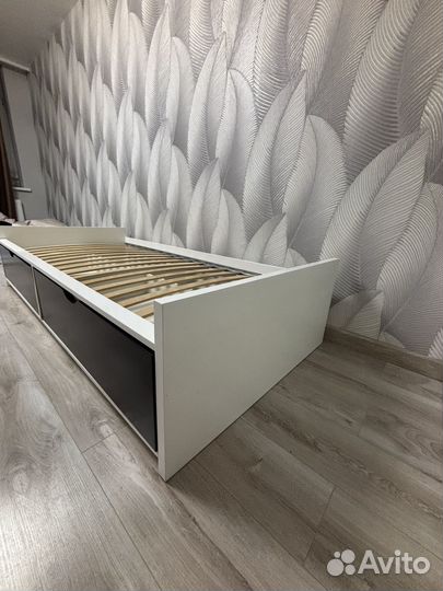 Кровать односпальная с ящиками и изголовьем б/у
