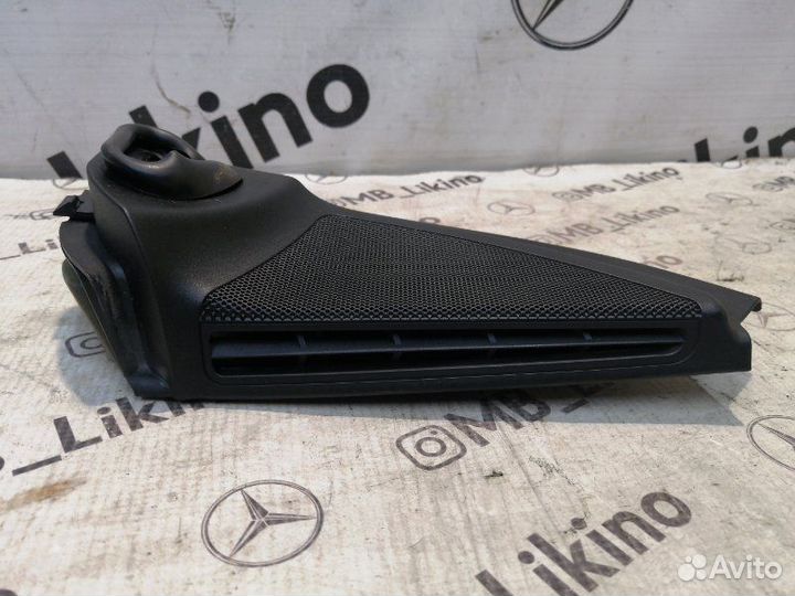 Уголок двери правый Mercedes Ml W164