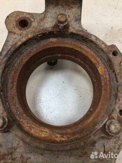 Кулак поворотный передний правый