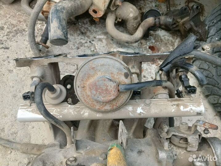 Топливная рампа форсунками daewoo espero 2.0