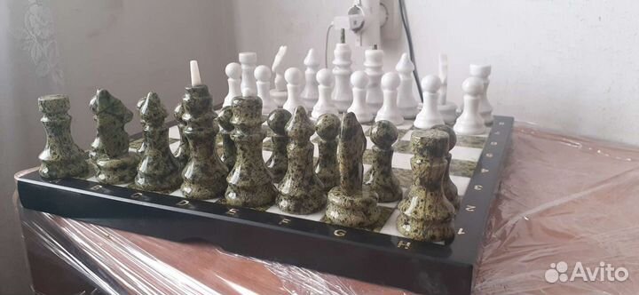 Шахматы из натуральног камня (змеевик)
