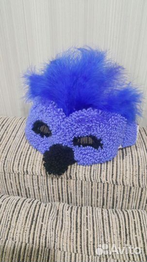 Ковровая вышивка, новогодняя маска попугая