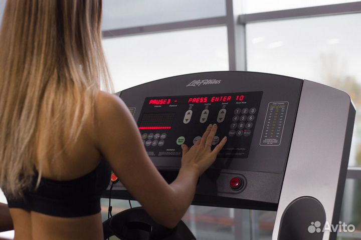 Беговая дорожка Life Fitness