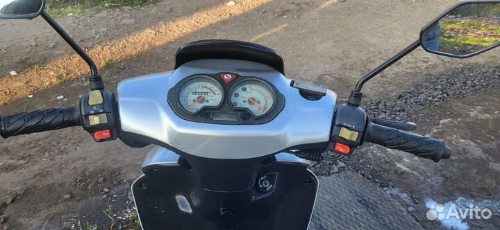 Скутер Stels Leader