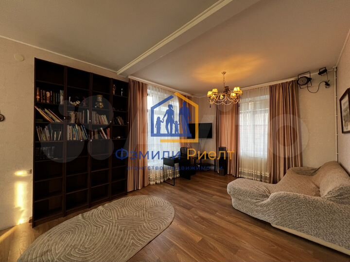 Дом 179,8 м² на участке 13,1 сот.