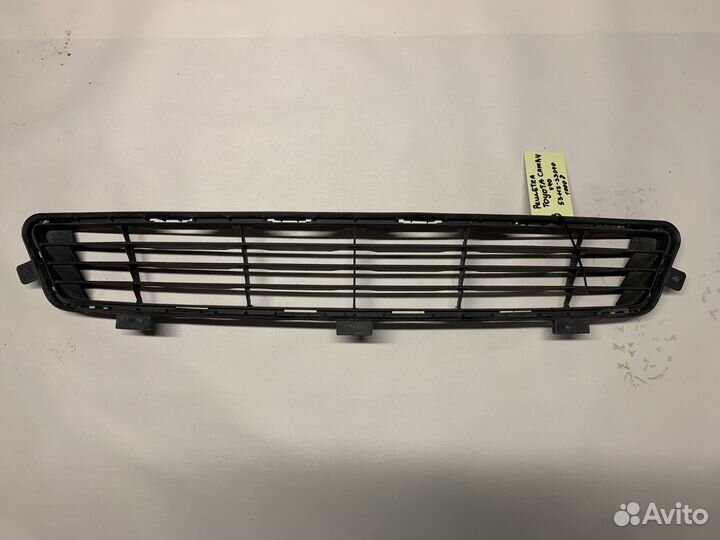Toyota Camry V40 решетка в бампер нижняя
