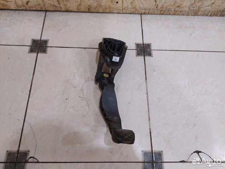 Педаль сцепления Skoda Rapid