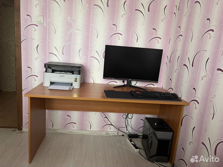 Письменный стол