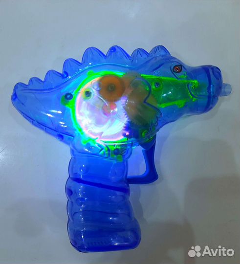 Игрушки разные пластиковые