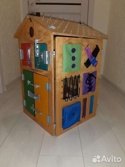 Бизиборд занятный дом