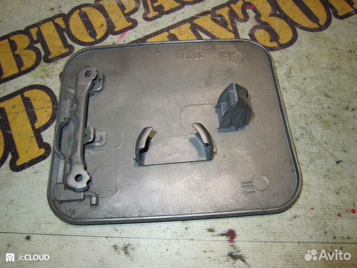 Лючок бензобака на toyota camry SV10