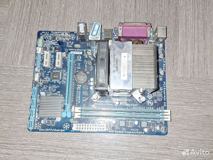 Материнская плата с процессором и памятью