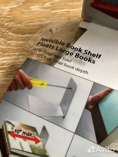 Секретная книжная полка umbra Conceal