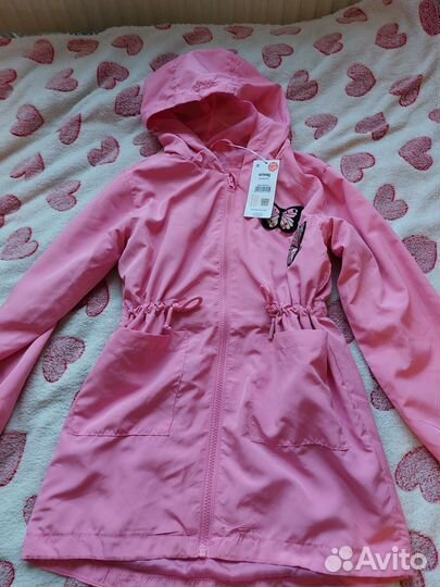 Новые куртки на девочку 128/134