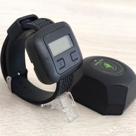 Кнопка вызова персонала официанта Бургер и часы