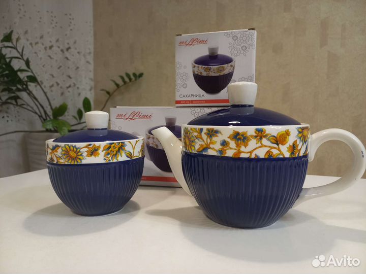 Чайник и сахарница новые