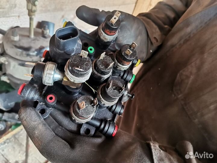 Кран распределительный Freightliner A1214736002