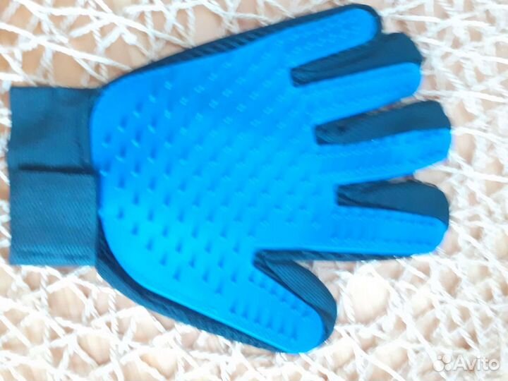 Перчатка для вычесывания шерсти