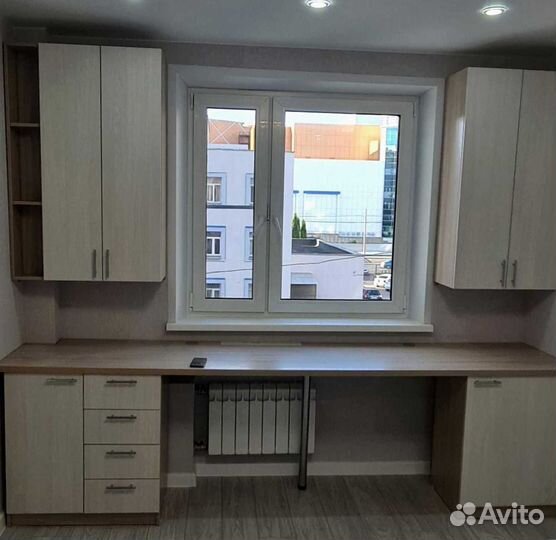 Рабочая зона в углу у окна