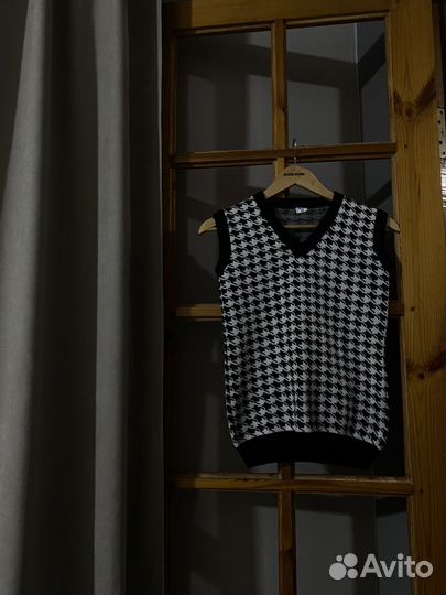 Жилетка безрукавка