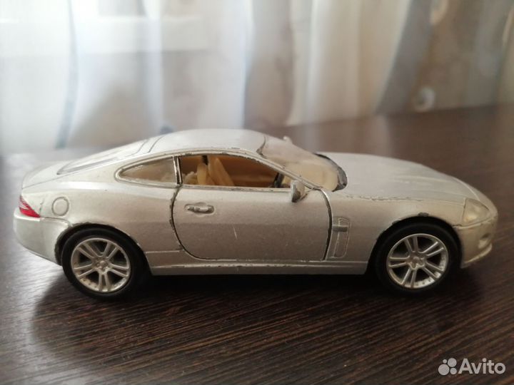 Игрушечная машина Ягуар