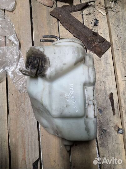 Бачок омывателя Mercedes Benz w210